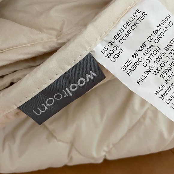Woolroom Queen Deluxe Wool Comforter Light - Picture 4 of 5